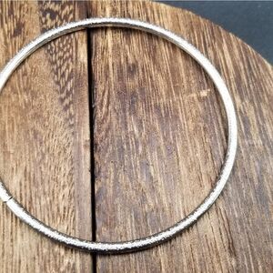 Speckled silver tone bracelet B906